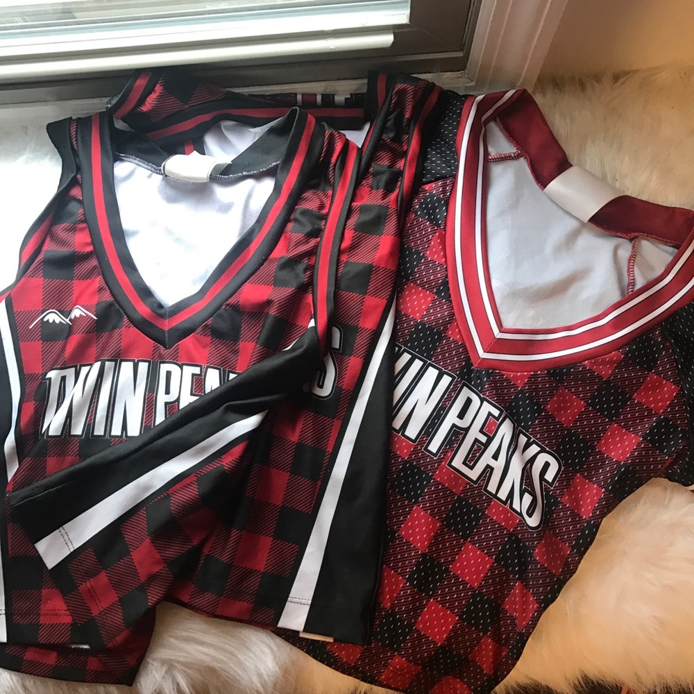 Twin Peaks Jerseys XS